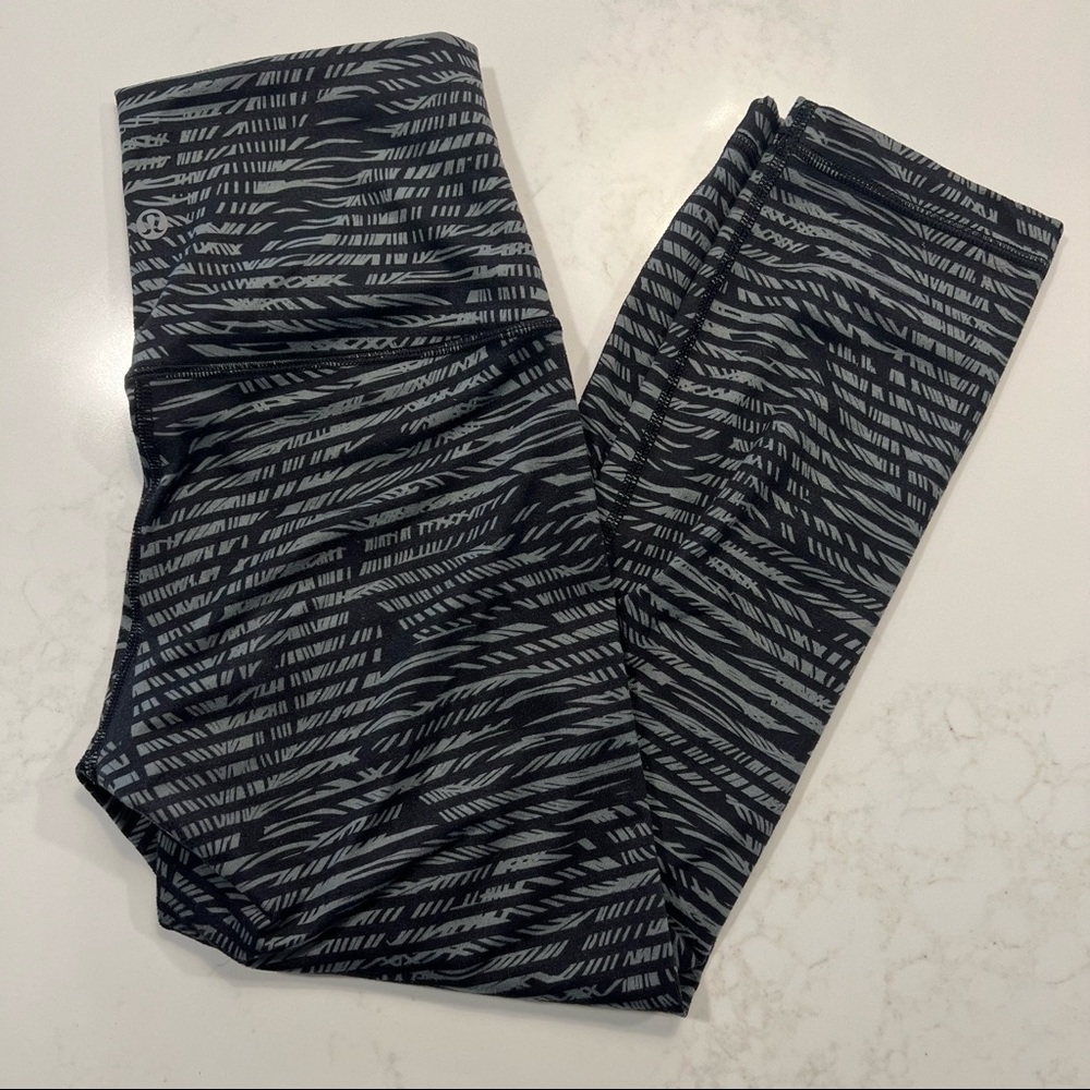 Lululemon Wonder Under palm stripe leggings - Size 4